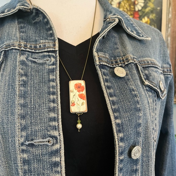 Hand Crafted Vintage Flower Necklace - Picture 3 of 3